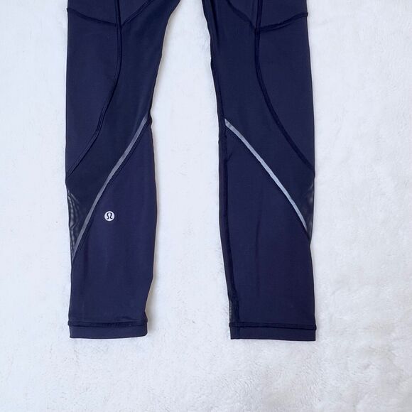 Lululemon Womens Navy Blue Mesh Cut Outrun Tights 7/8  Size 4 Small Pockets - Picture 10 of 12